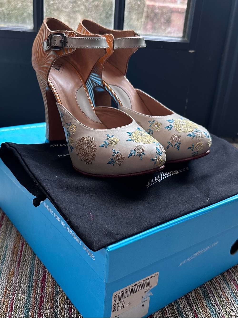 SOLD!! Fluevog NEARLY NEW W BOX Miracles Flora embroidered MJ platform heel-8 - Picture 2 of 16
